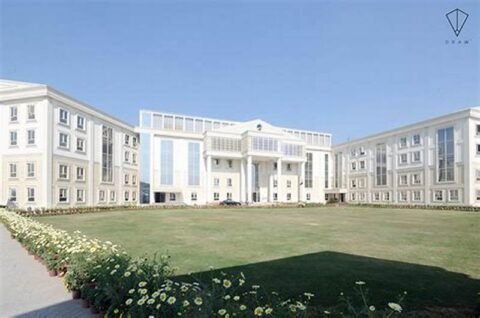 Top 10 Engineering Colleges in India 2024 | NIRF Ranking | HeLovesMath top-10-engineering-colleges-in-india-helovesmath